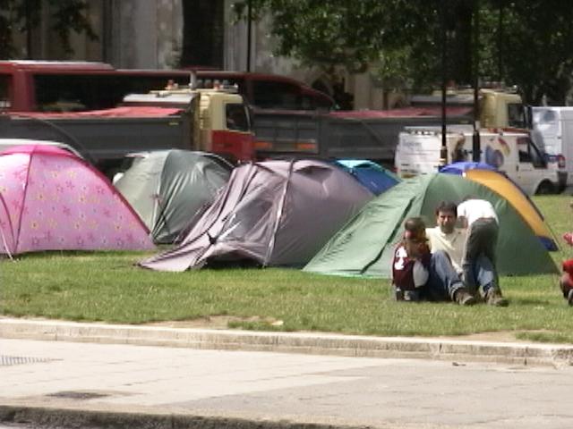 London 7.bmp - CAMP OF ANTI-GOVERNMENT PROTESTERS
